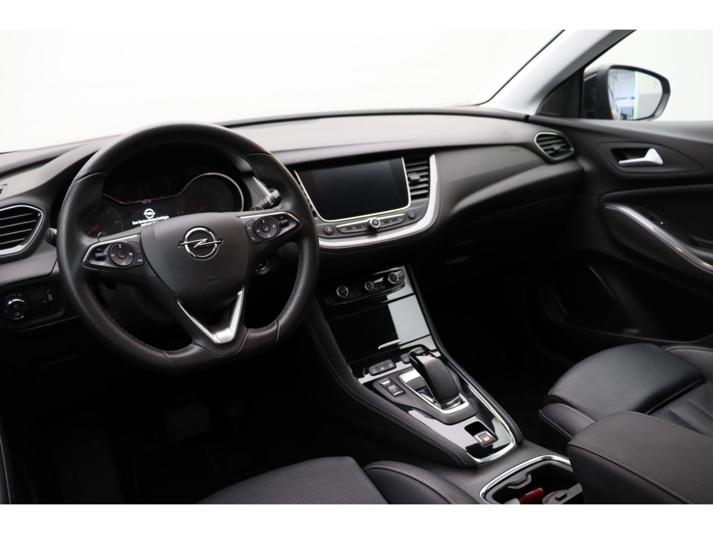 Fahrzeugabbildung Opel Grandland 1.6 Ultimate Plug-in-Hybrid 4 ACC AHK