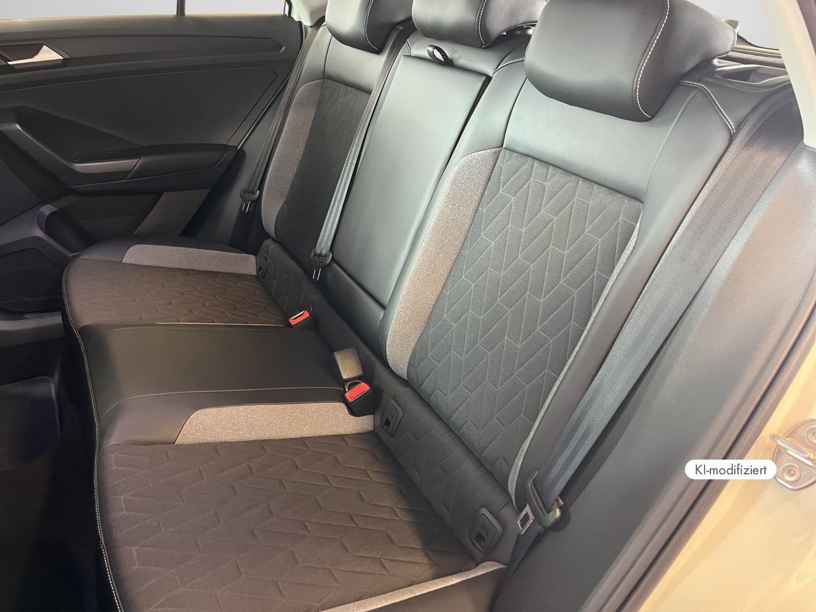 Volkswagen T-Roc - Bild 15