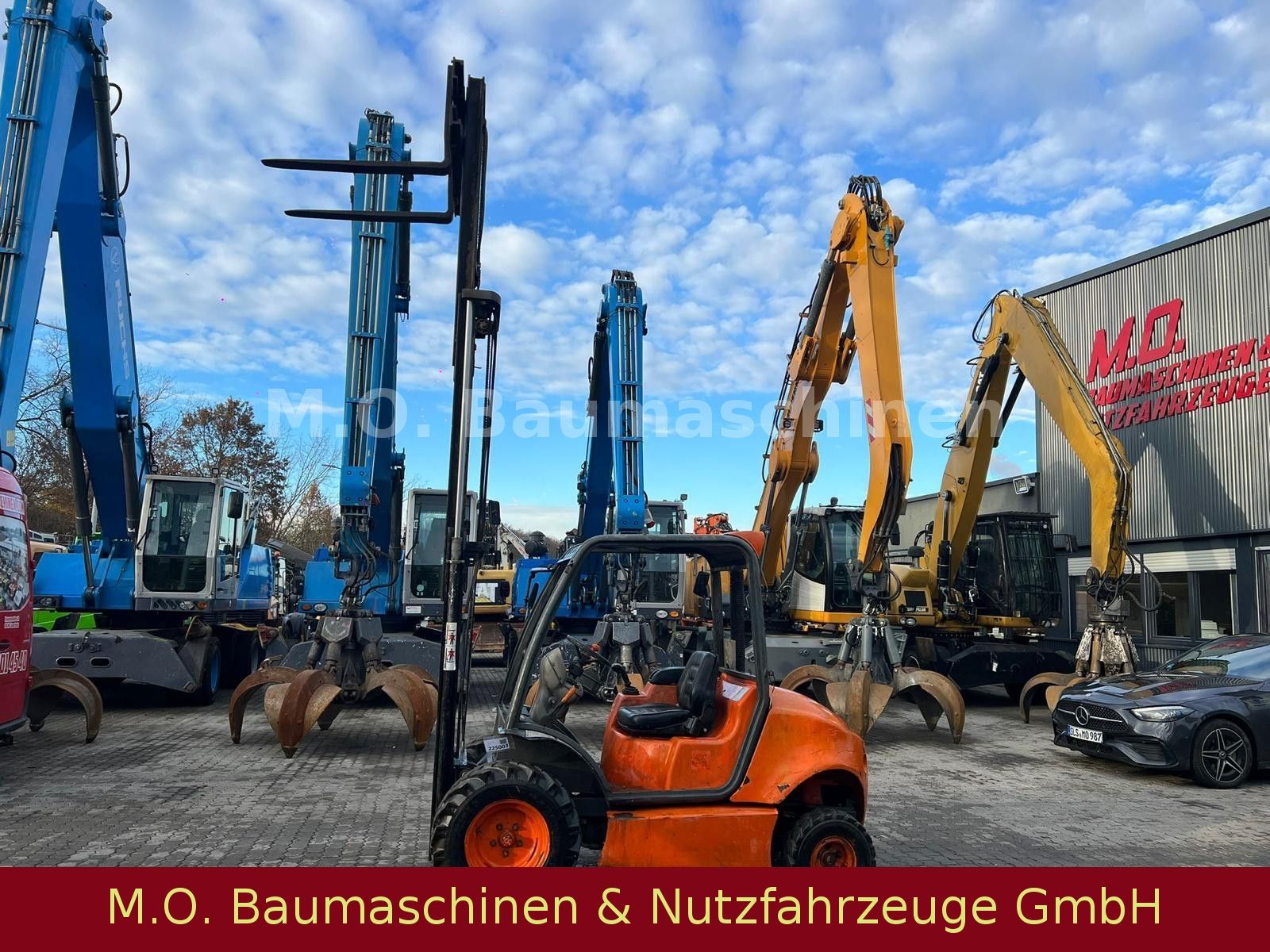 Fahrzeugabbildung AUSA CH 150 / 1,5 t / 4m / Triplex / Freihub 1,30m /