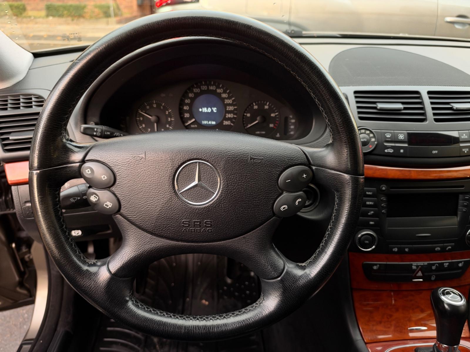 Mercedes-Benz E220 2007 — photo 17