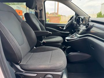 Mercedes V 220 - 9