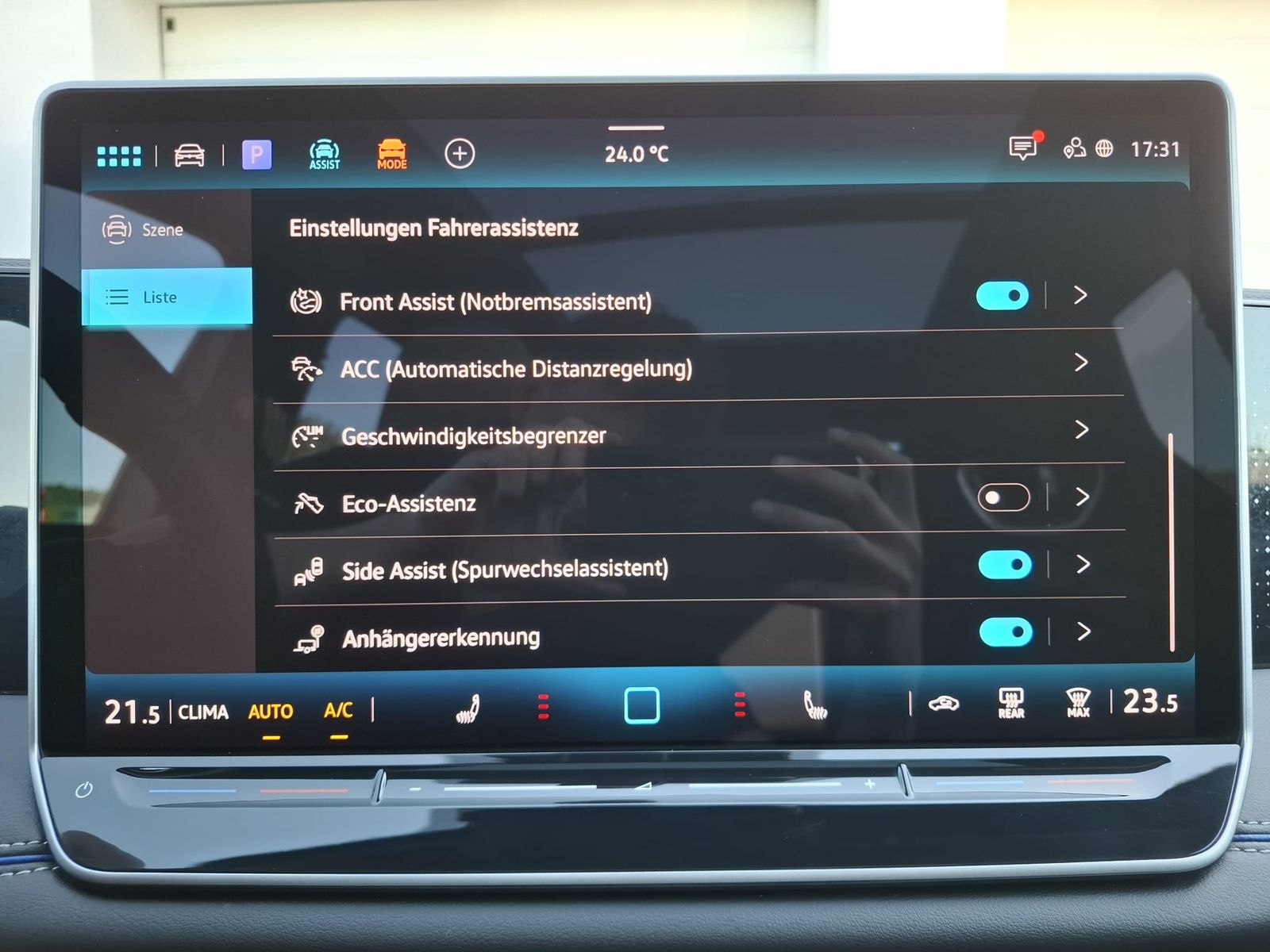 Fahrzeugabbildung Volkswagen Tiguan 2.0 TDI 4M R-Line BLACK*PAN*HK*AHK*MATRIX