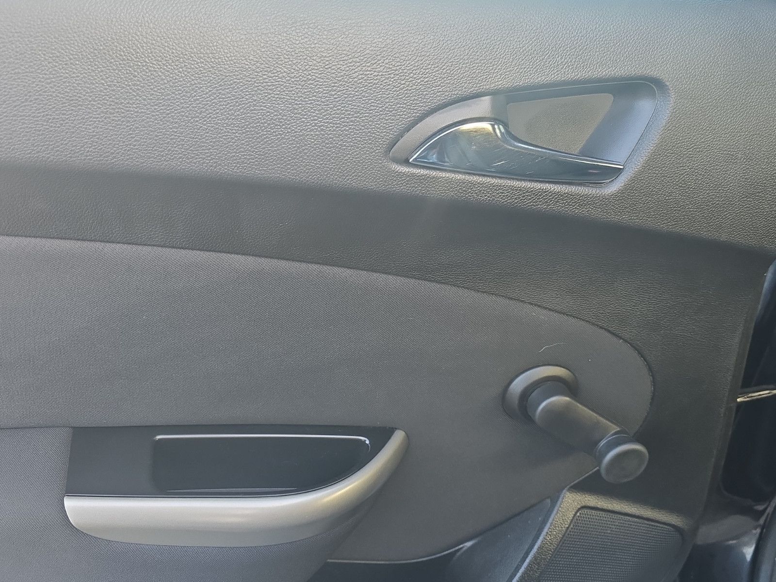 Fahrzeugabbildung Opel Astra J Edition*Klima*Tüv und Service NEU