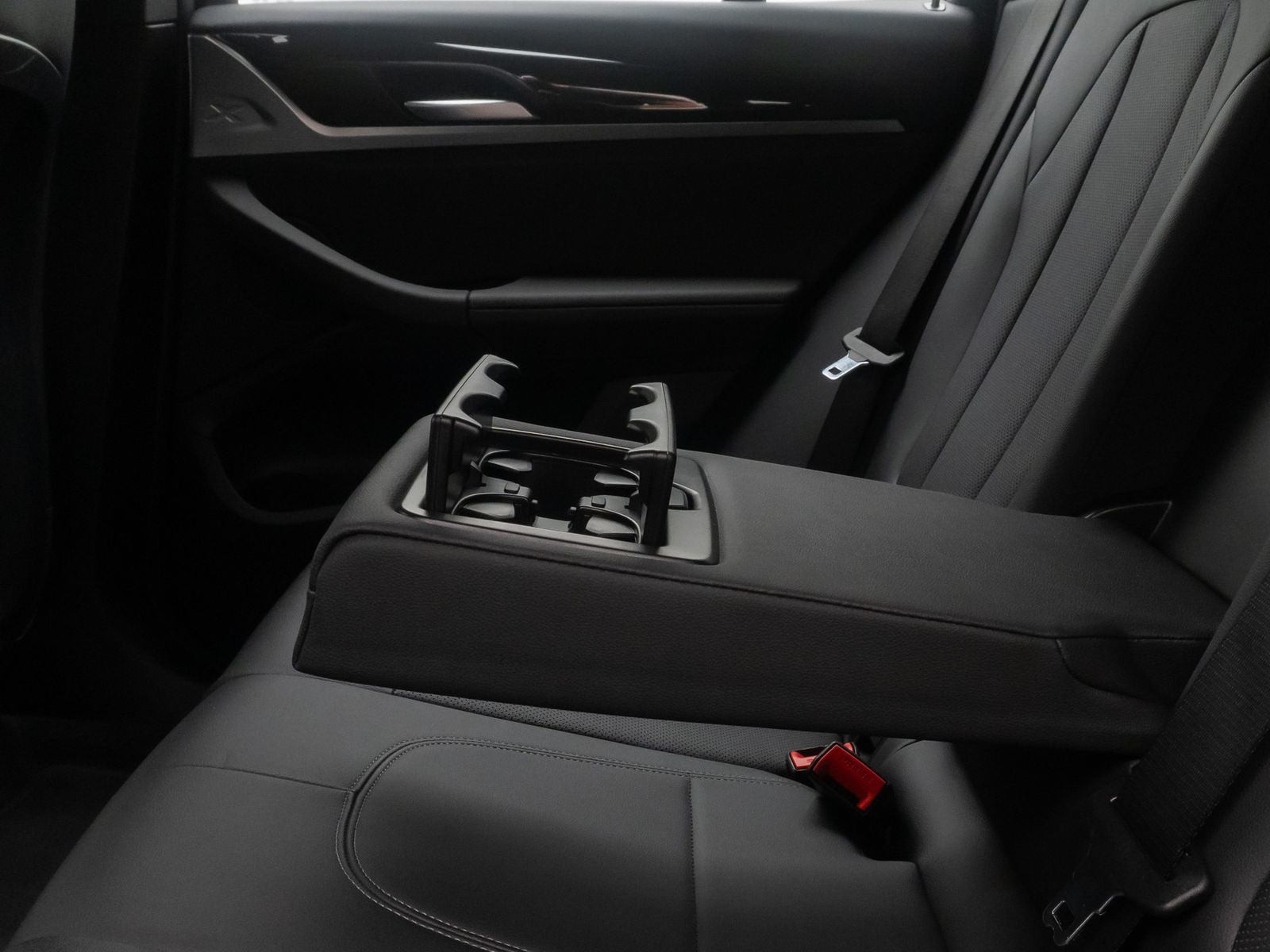 Fahrzeugabbildung BMW X3 xD20d Kamera DAB HiFi AHK Sportsitz Leder 18"
