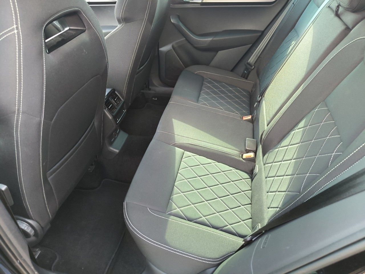 Fahrzeugabbildung SKODA Karoq Sportline 4x4 DSG,Navi,LED,SHZ