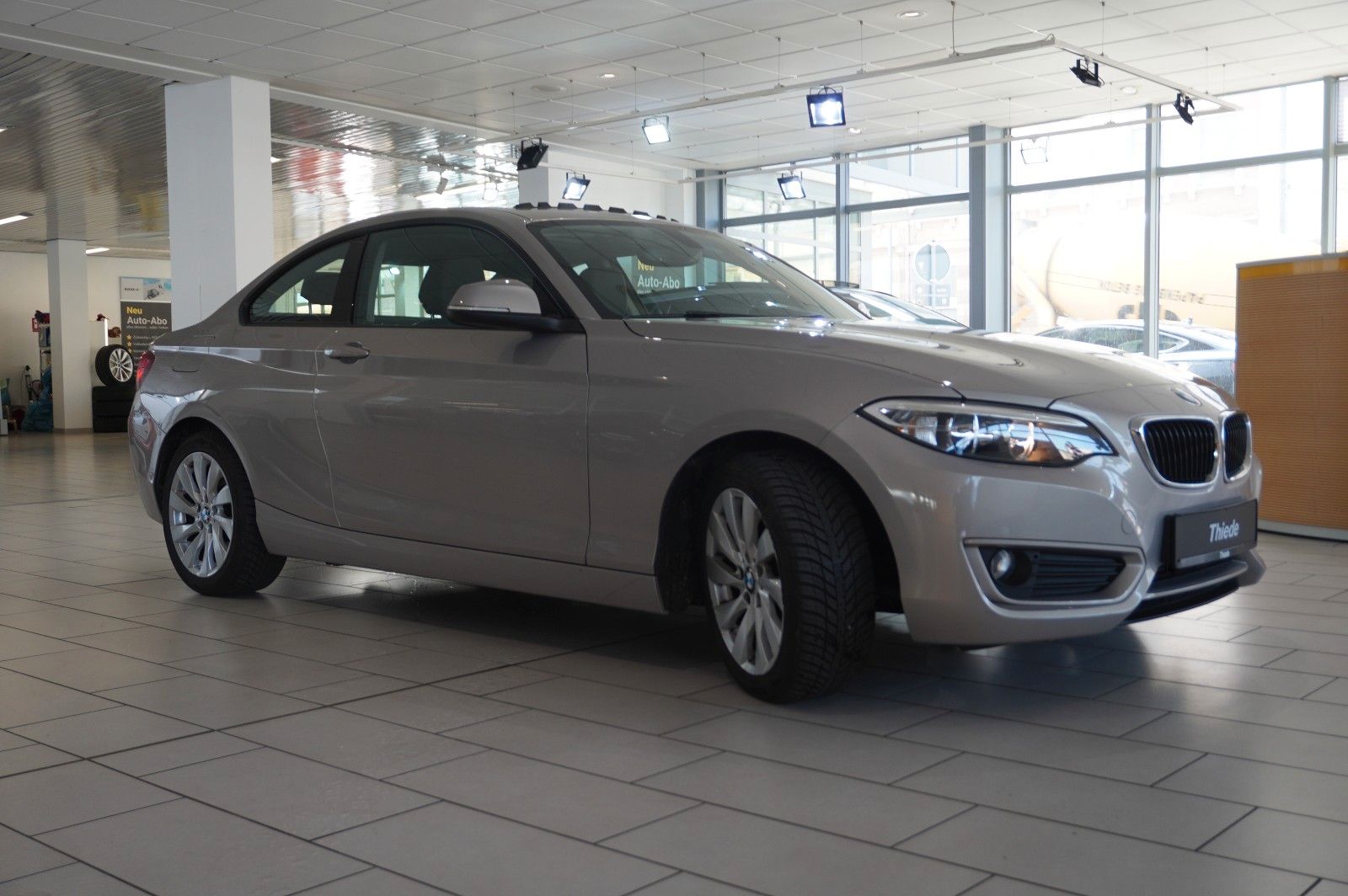 Fahrzeugabbildung BMW 220i COUPE SPORT LEDER/SHZ/PDC/USB/SCHIEBEDACH