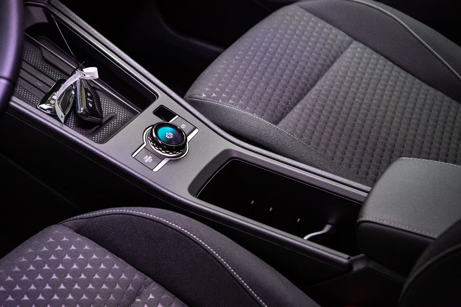 Fahrzeugabbildung Volkswagen T-Roc New Model Life 1.5l TSI DSG ACC APP Kamera