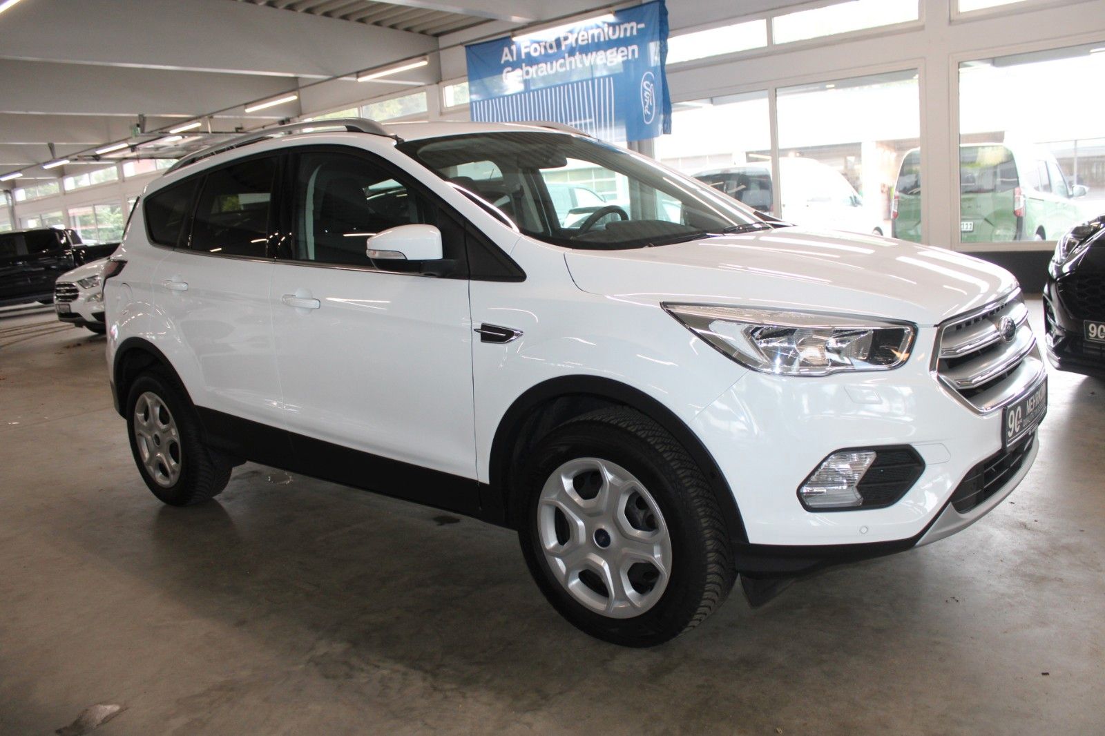 Fahrzeugabbildung Ford Kuga TREND KLIMA AHK WinterPaket Allwetter