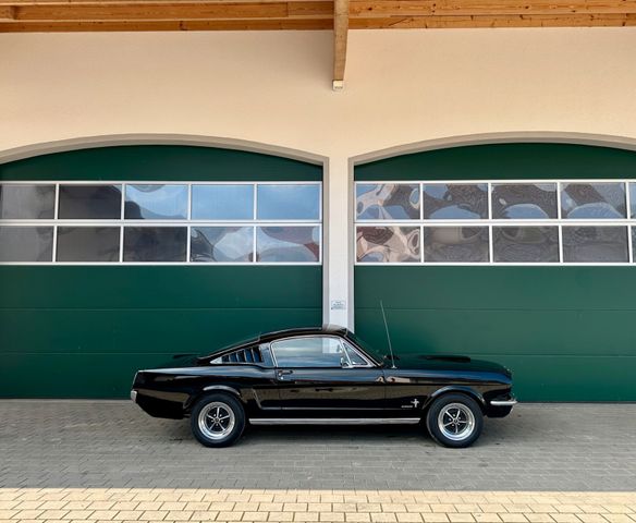 Ford Mustang Fastback top restauriert