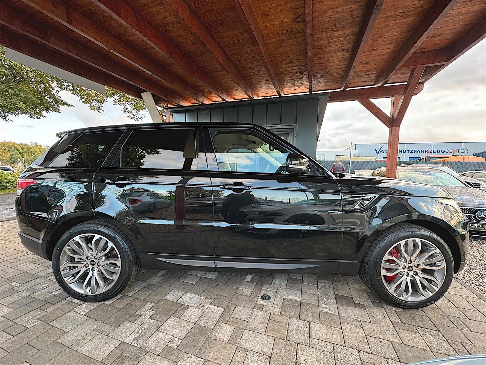 Fahrzeugabbildung Land Rover Range Rover Sport 3.0 SDV6 HSE Dynamic *BREMBO*