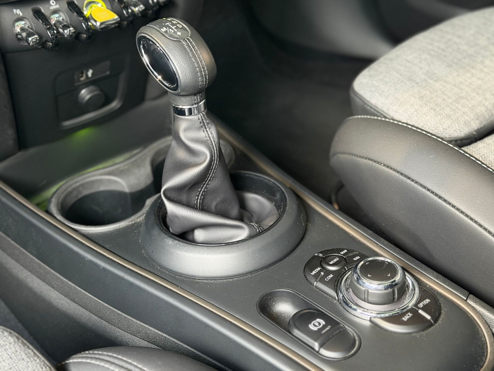 Fahrzeugabbildung MINI Countryman Cooper SE PHEV Classic Trim All4 PANO