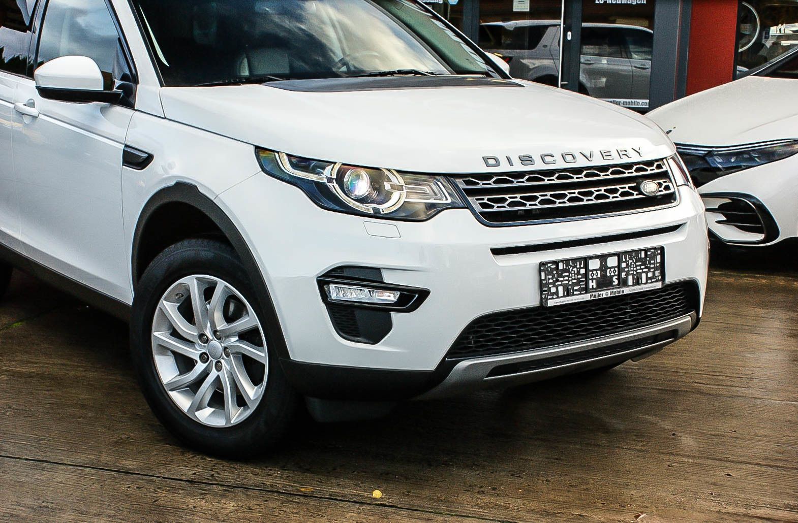 Fahrzeugabbildung Land Rover Discovery Sport TD4 Aut 9-Gang SE XENON NAVI AHK