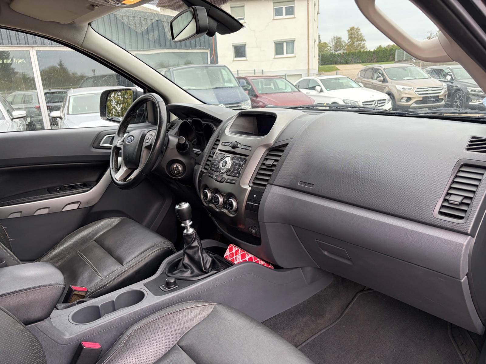Ford Ranger Limited Double Cab 3.2 TDCi 5 cyl. 200 ch BVM 4x4 / 125 217 km / Cuir / GPS / Caméra / Attelage 3,35 t