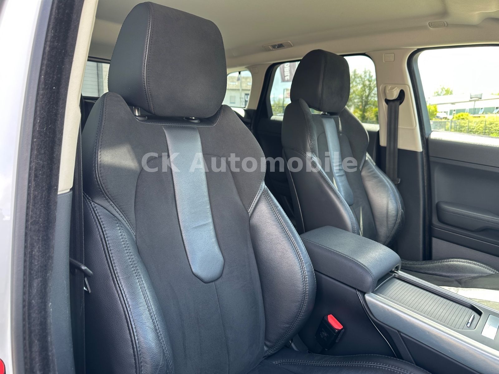 Fahrzeugabbildung Land Rover Range Rover Evoque Pure/Navi/Kamera/PDC