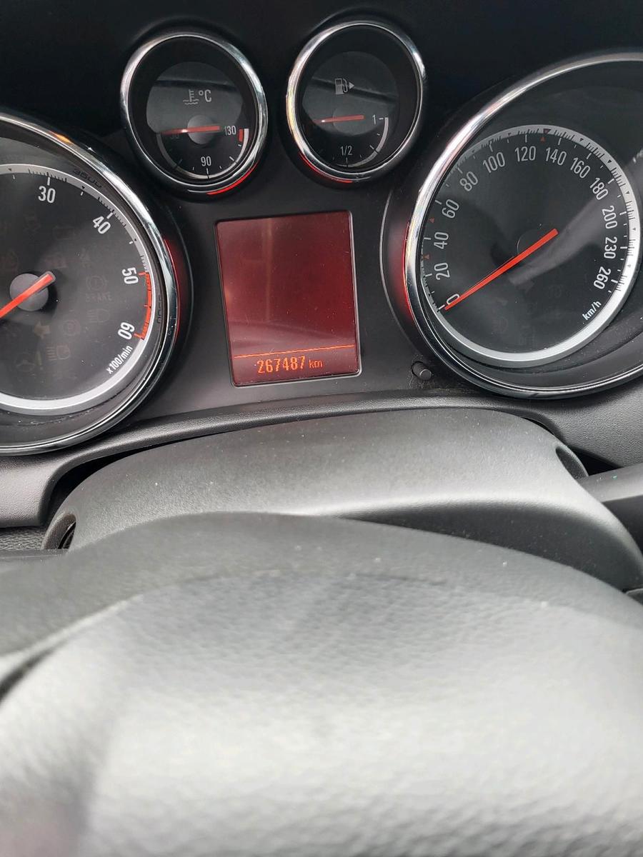 Opel Astra 2012 — photo 6