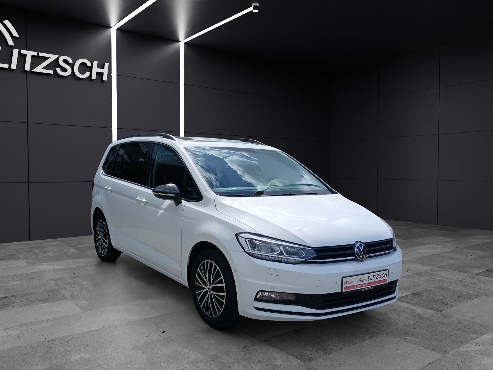 Fahrzeugabbildung Volkswagen Touran 2.0 TDI Highline DSG AHK Pano Kamera