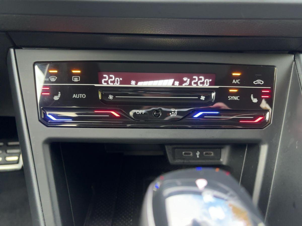 Volkswagen Taigo R-Line 1.5 TSI KAMERA IQ.LIGHT SIDE BEATS