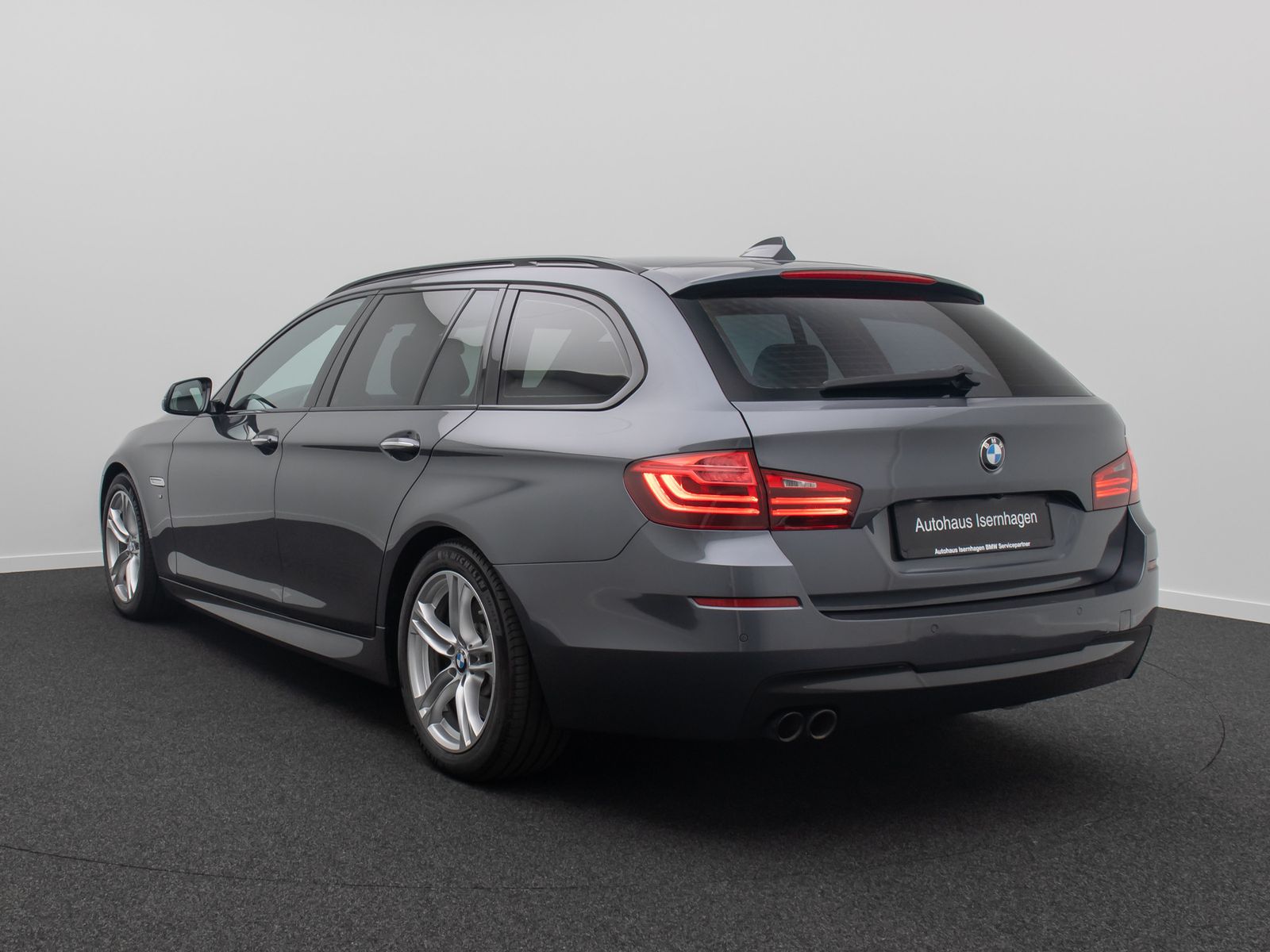 Fahrzeugabbildung BMW 530d M Sport Kamera H/K Alarm HUD Panorama AHK