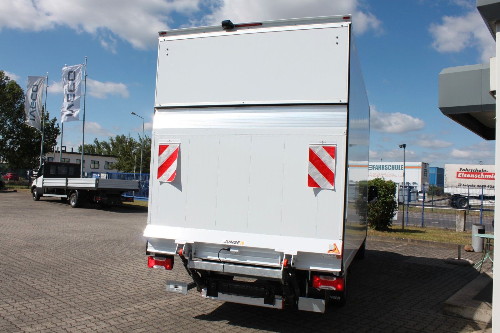 Fahrzeugabbildung Iveco Daily Koffer/LBW 35S16HA8