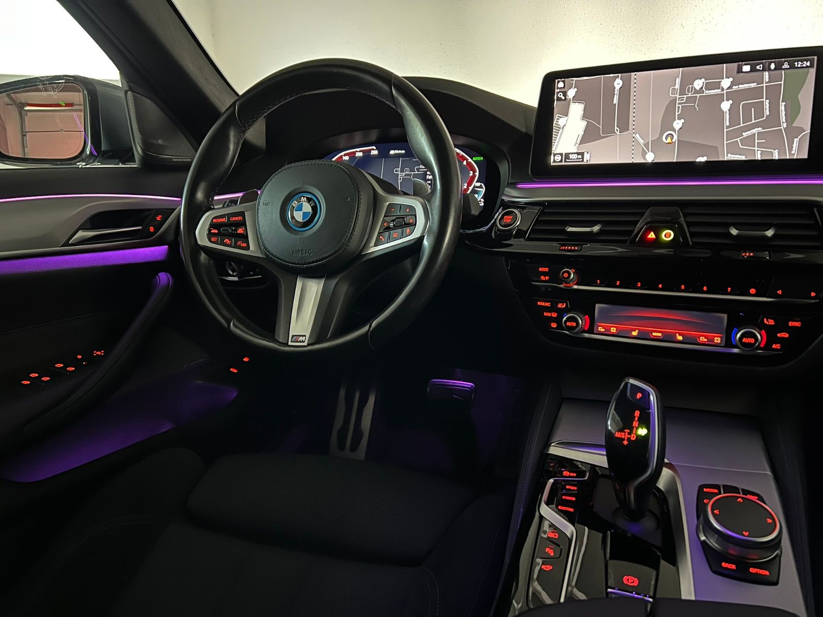 Fahrzeugabbildung BMW 530 e xDrive M SPORT/LASER/HuD/H&K/ACC/AMBI+