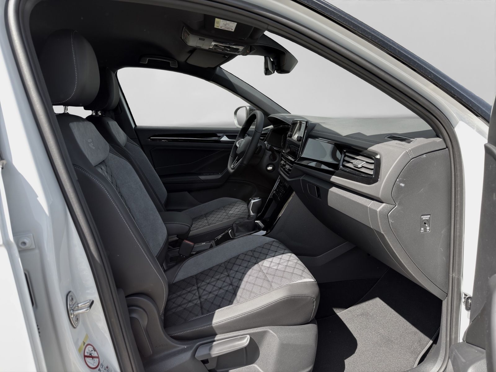 Volkswagen T-Roc 1.5 TSI DSG R-LINE IQ.DRIVE KAMERA LM19 foto 4