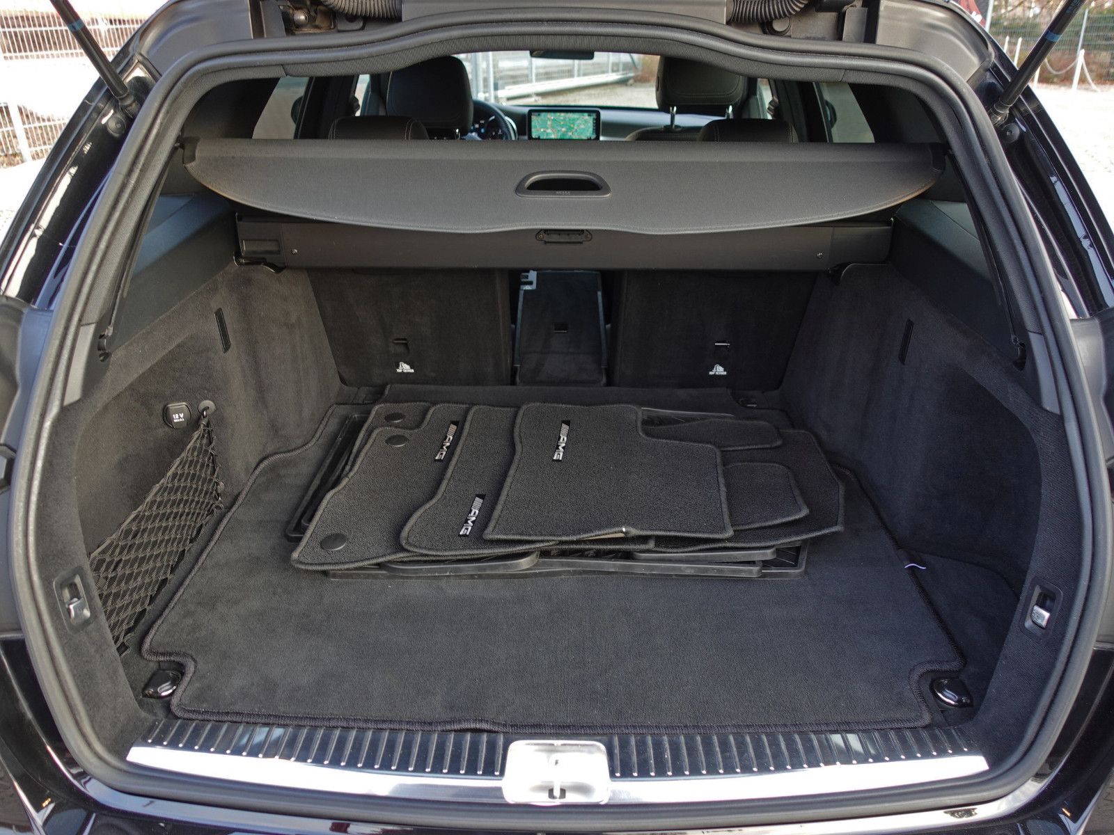 Fahrzeugabbildung Mercedes-Benz C 220d T 4MATIC 9G-T AMG Line Assist CarPlay RFK