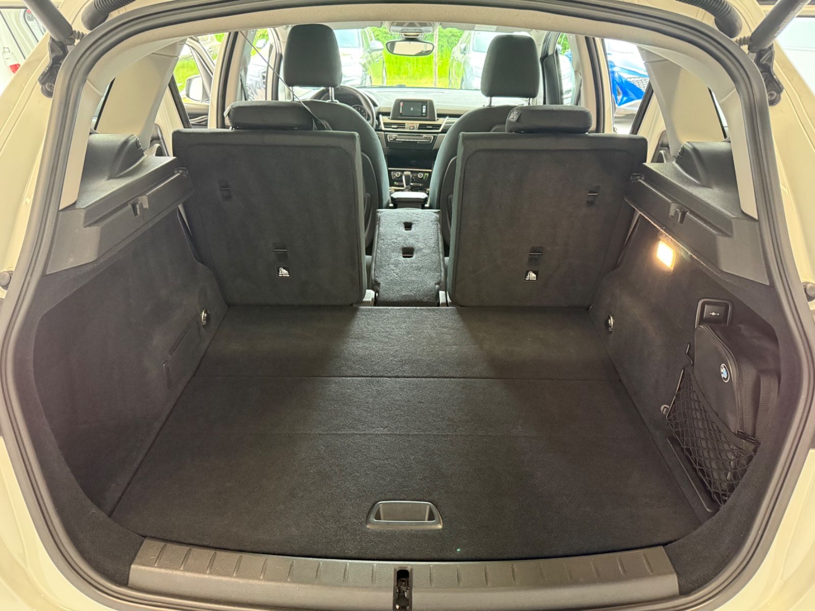Fahrzeugabbildung BMW 220 i Active Tourer Advantage Business-Paket