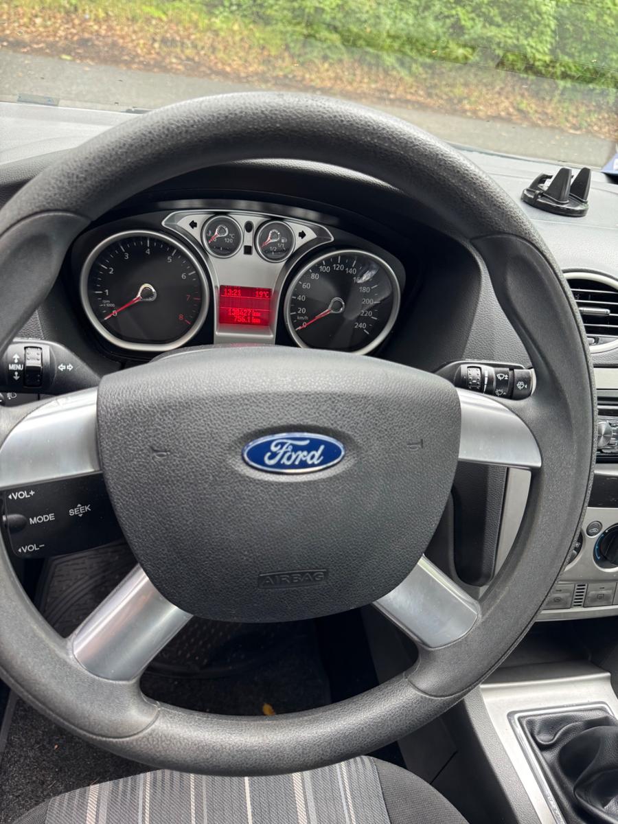 Ford Focus 2010 — photo 7