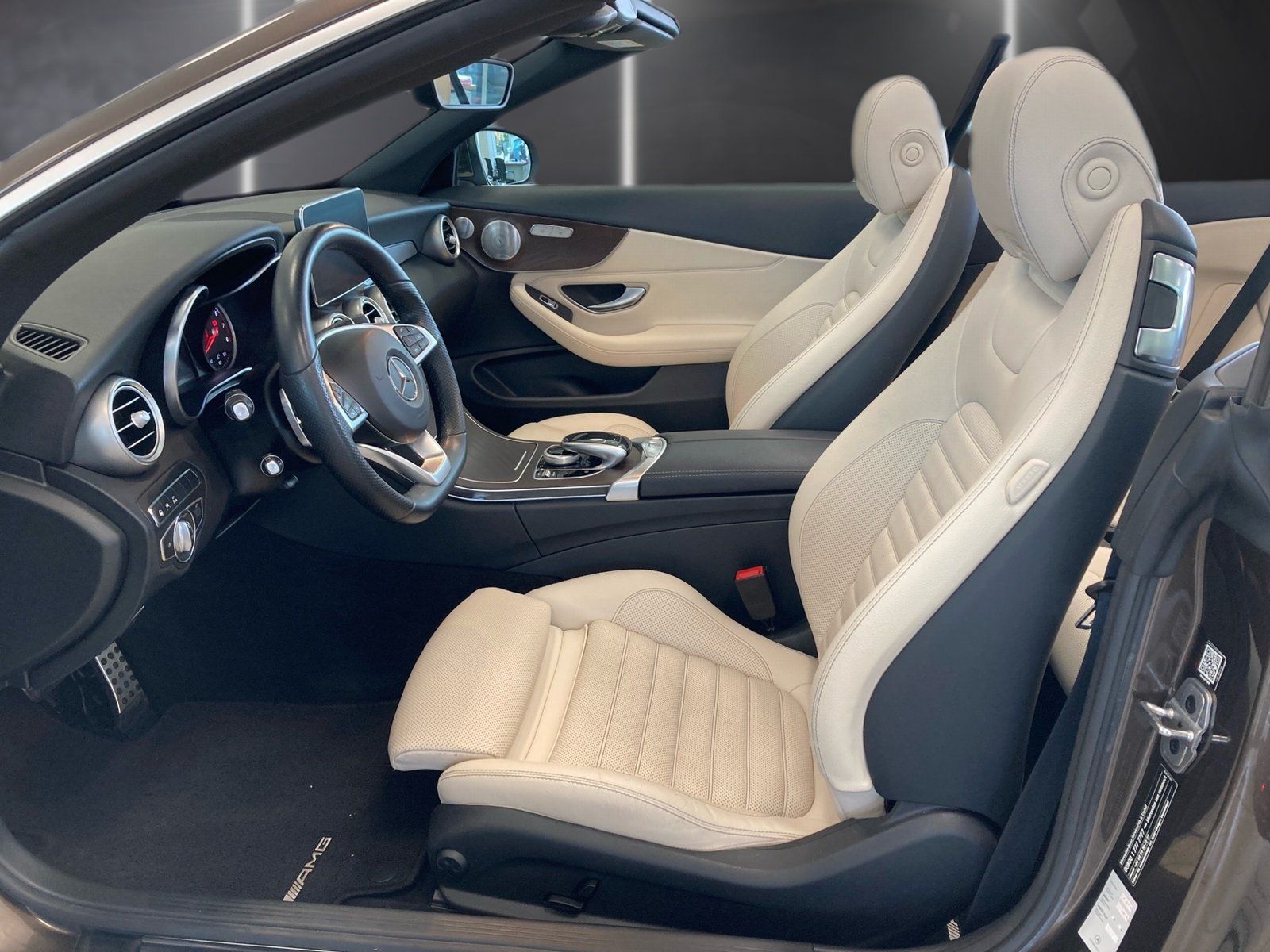 Fahrzeugabbildung Mercedes-Benz C 300 AMG*Burmester*Distro*Totwink*LED*Kam*AHK*