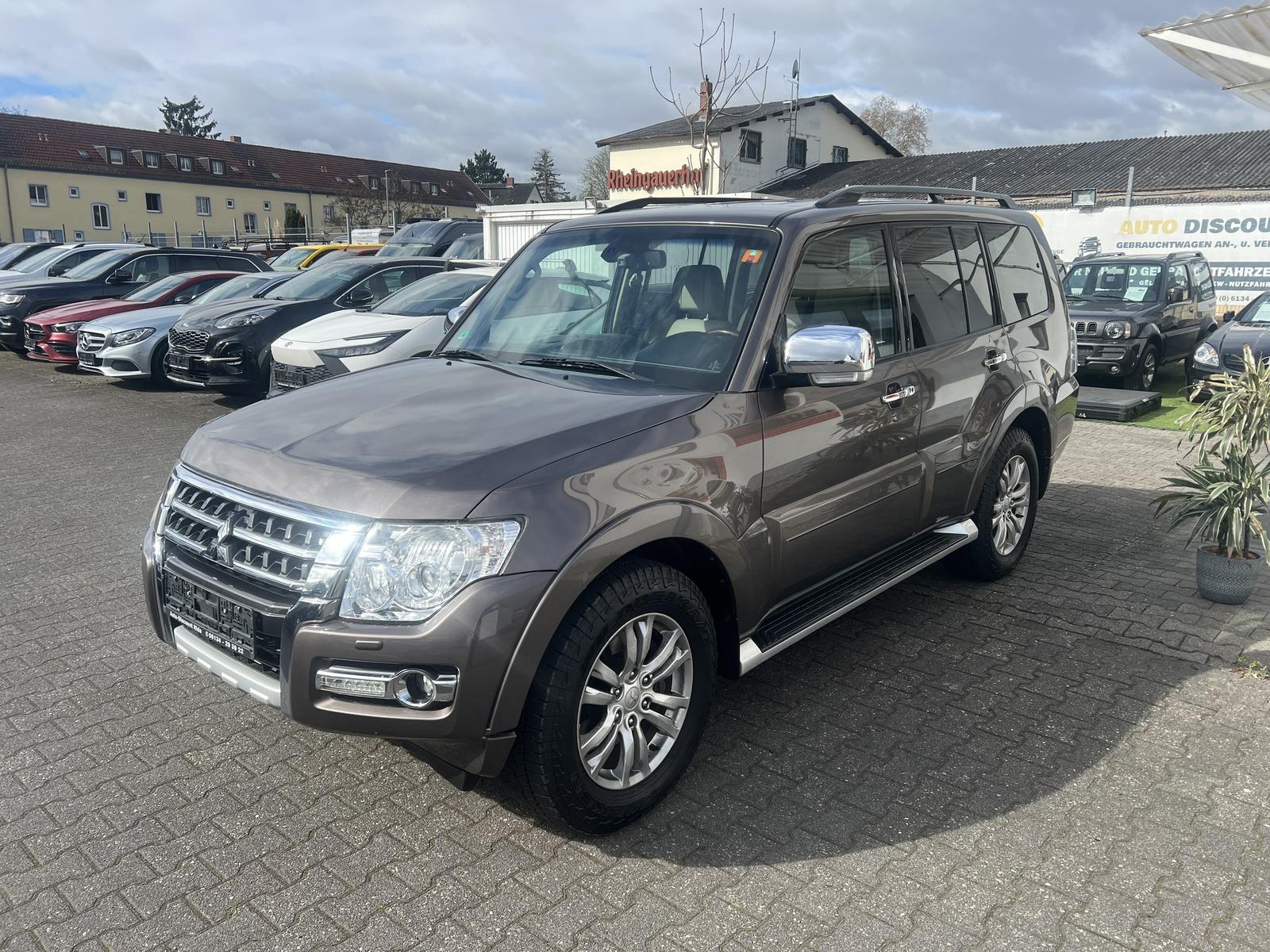 Mitsubishi Pajero 3.2 DI-D SUV-Star Plus 1.Hand*7-Sitzer*Sc