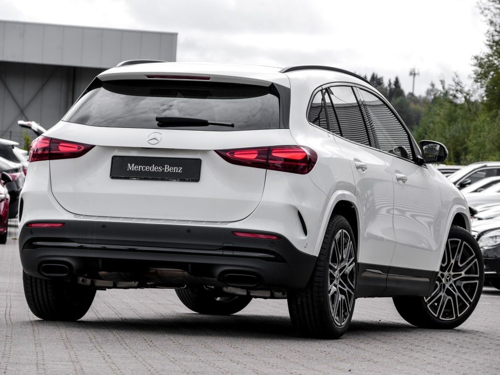 Mercedes-Benz GLA 200 AMG-Sport Pano AHK MLB Night Distr Ambi foto 3