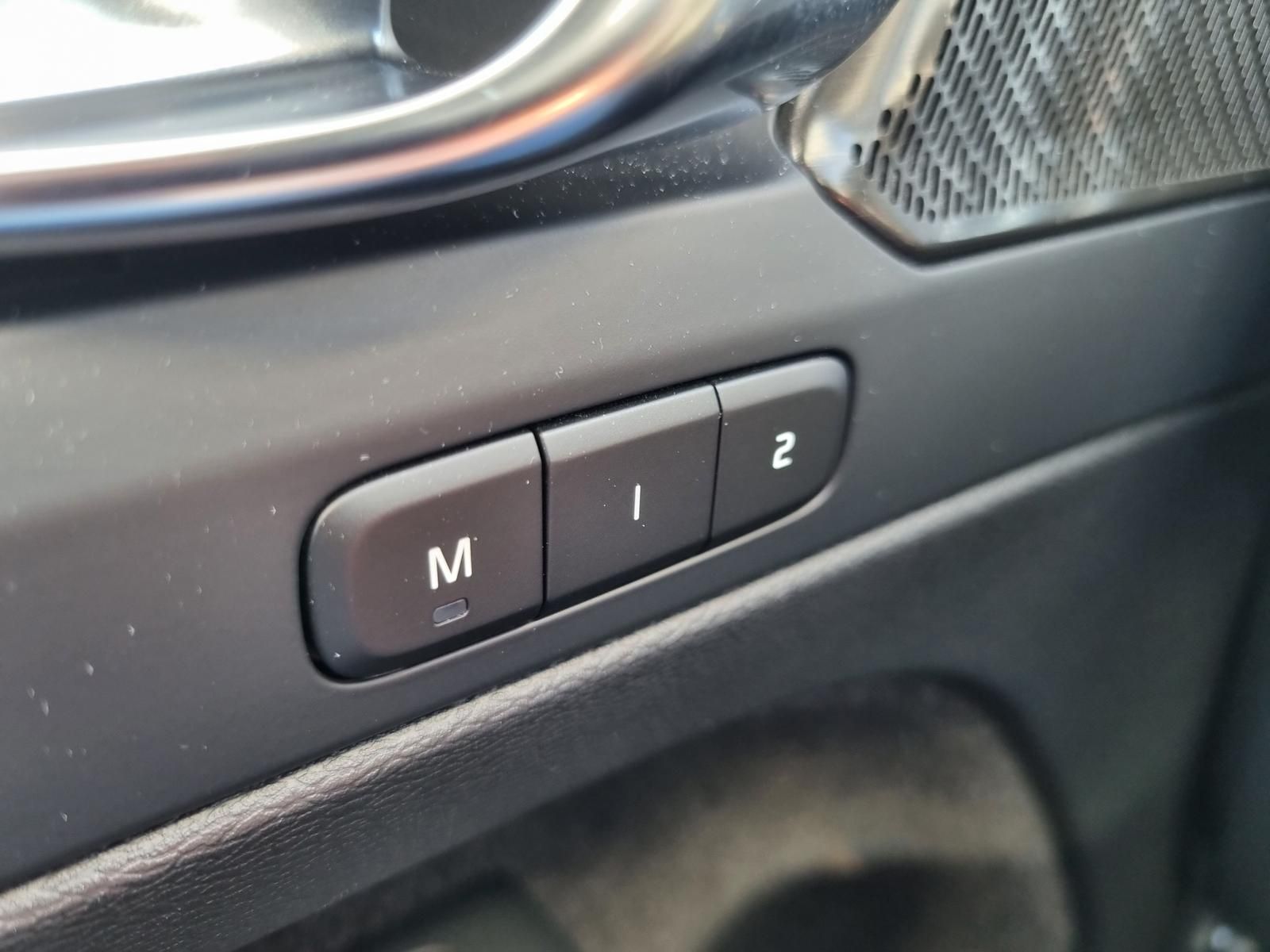 Fahrzeugabbildung Volvo XC40 B4 Benzin Plus Dark 'ACC, BLIS, 360-Cam'