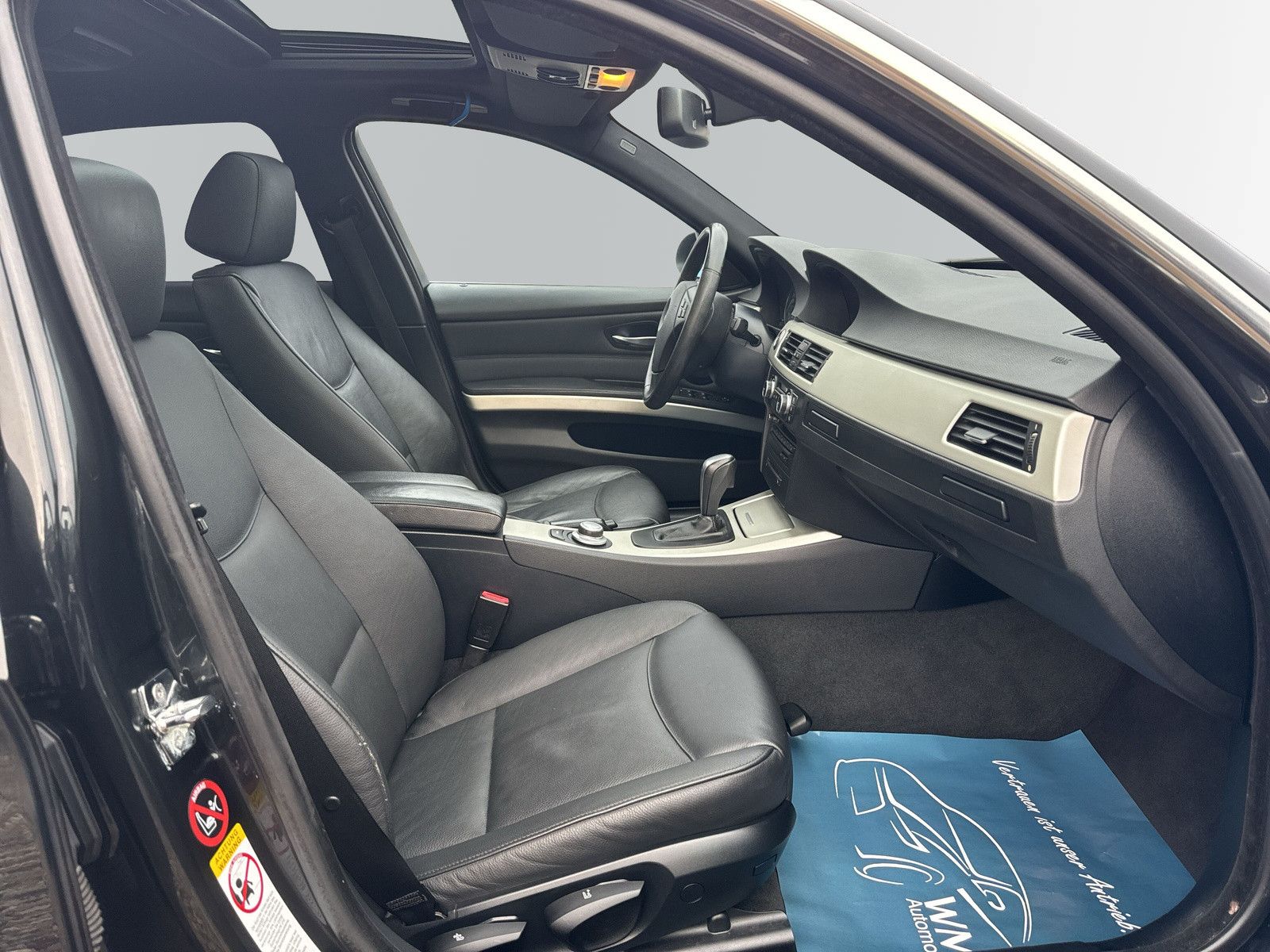 Fahrzeugabbildung BMW 330i Lim. /Navi./Xenon/PDC./Schiebedach/Tempomat