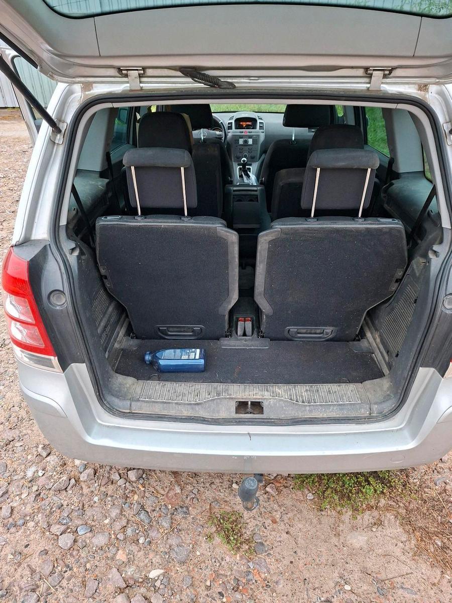 Opel Zafira 2006 — interior