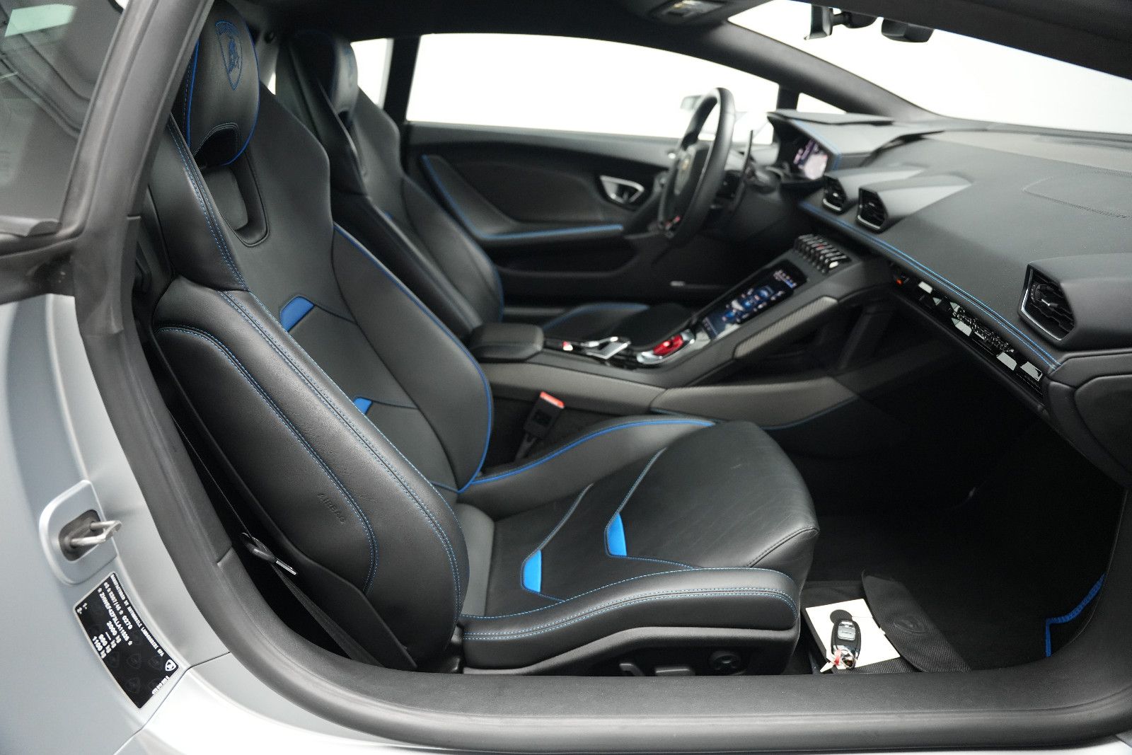 Fahrzeugabbildung Lamborghini Huracán EVO V10 /LIFT/SENSONUM/KAMERA/ACC