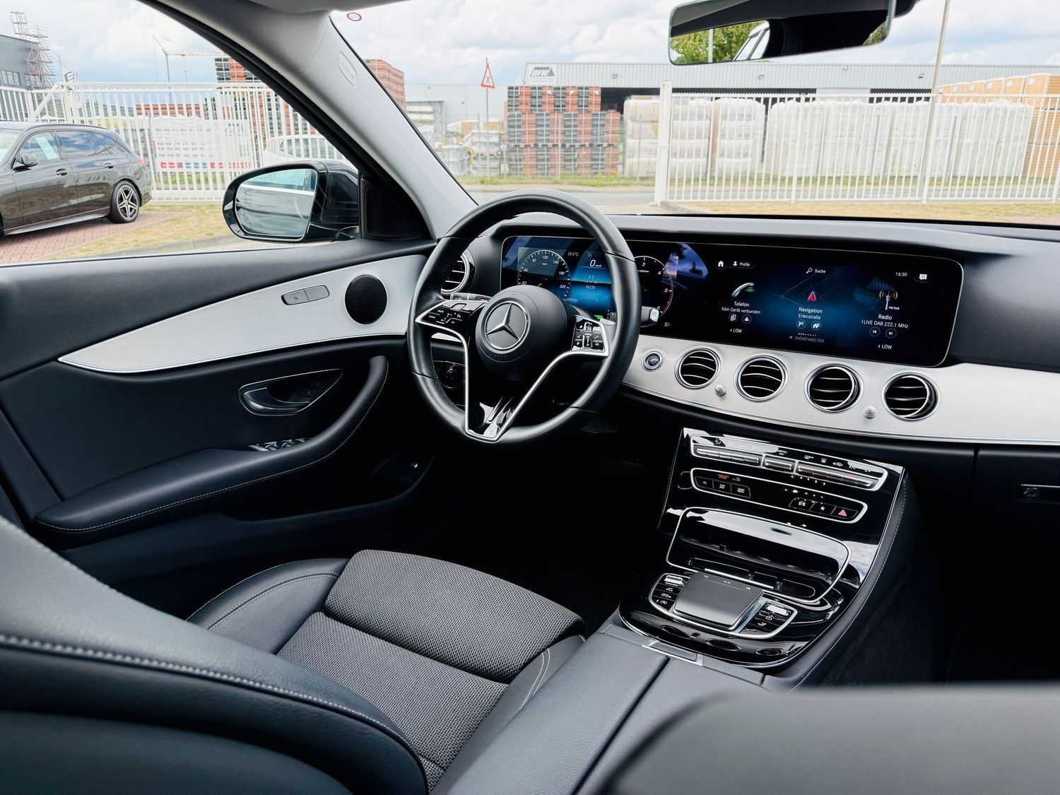 Fahrzeugabbildung Mercedes-Benz E 220 T d AVANTGARDE, Standheizung, MBUX Premium