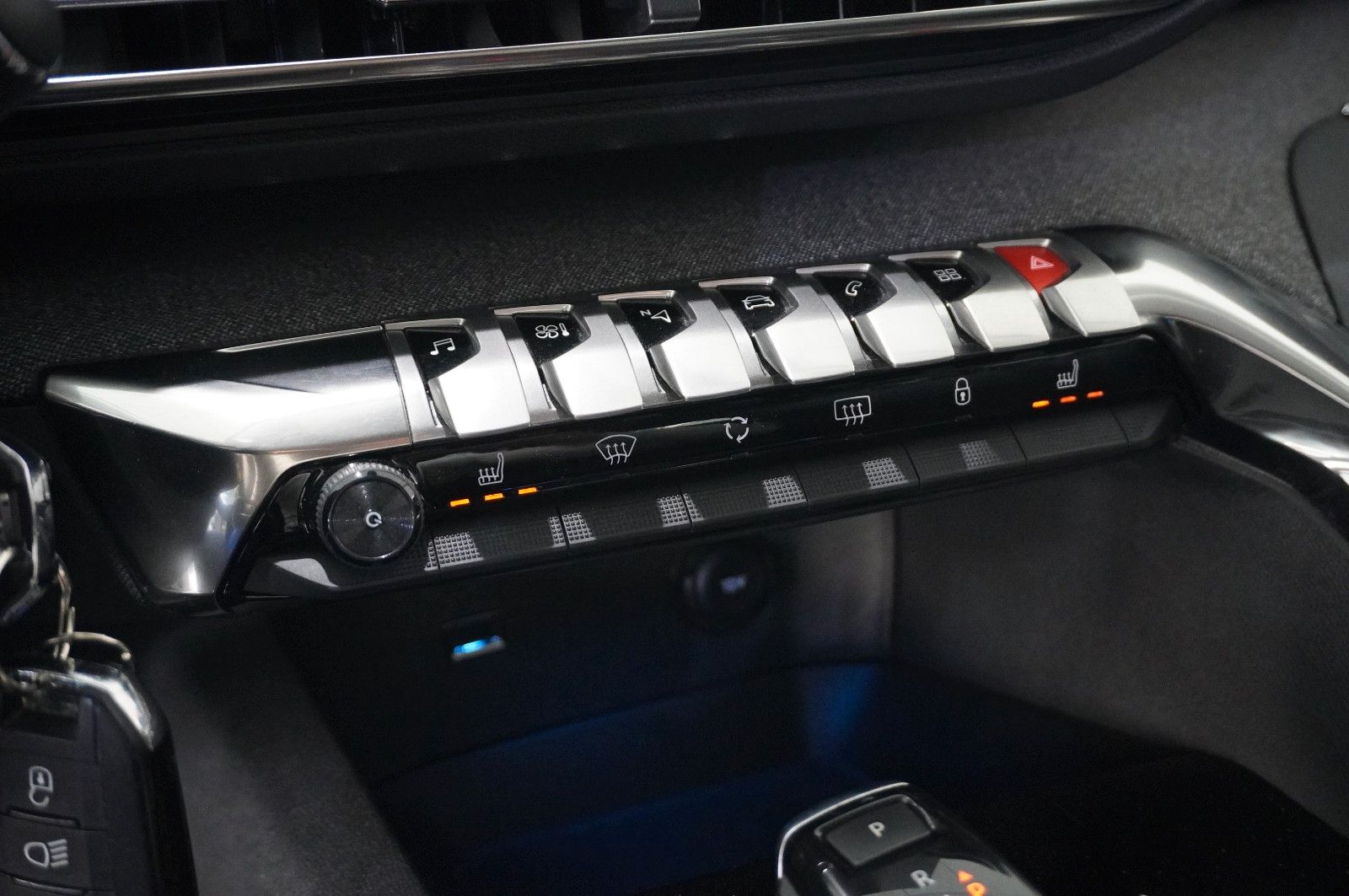 Fahrzeugabbildung Peugeot 5008 1.5D ALLURE NAVI/LED/KAMERA/VIRT/SH/DAB/AHK