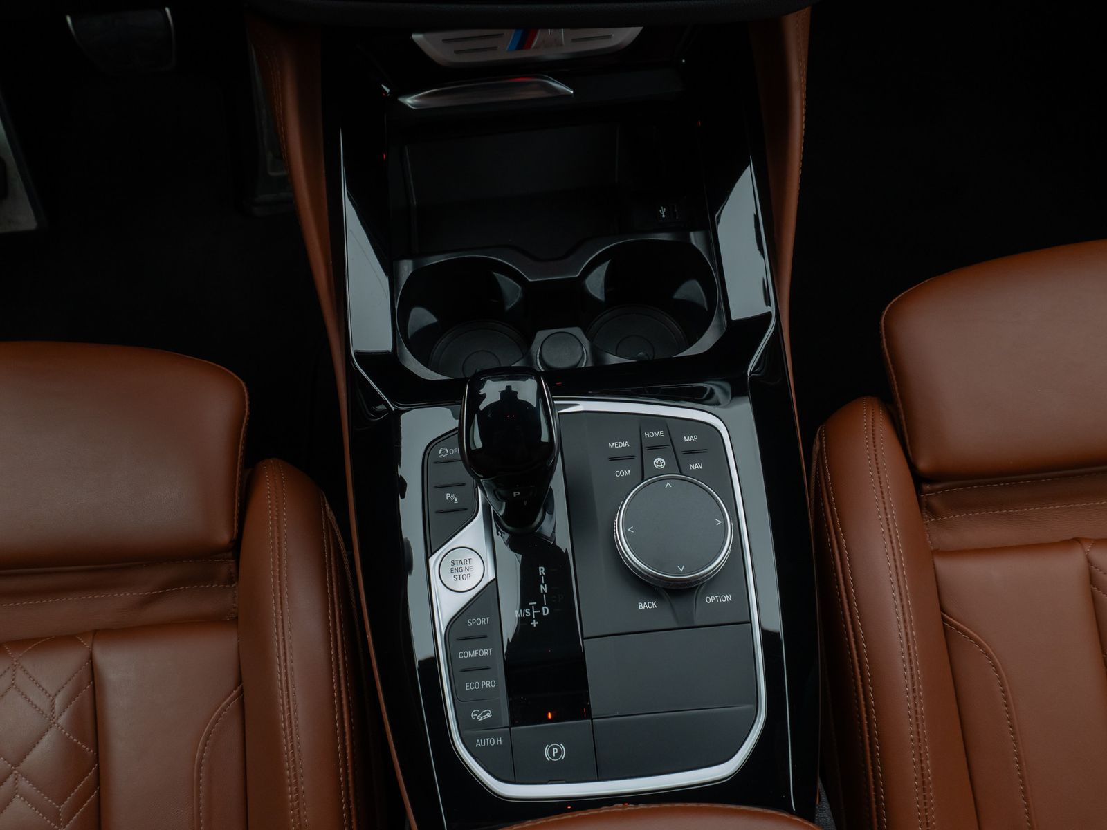Fahrzeugabbildung BMW X4 M40i Kamera Laser HUD DAB H/K DisplK AHK 20"
