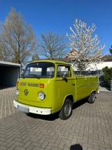 Volkswagen VW T2b Pritsche 26 - Oldtimer Bulli Taigagrün - Volkswagen T2: Pritsche