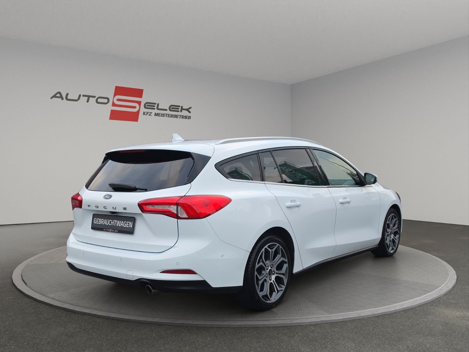 Fahrzeugabbildung Ford Focus Turnier Titanium Navi Kamera