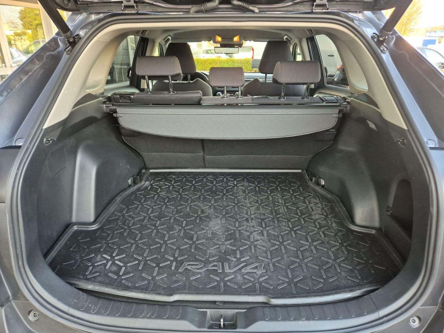 Fahrzeugabbildung Toyota RAV 4 4x2 Team D Hybrid 2.5 Navi LED ACC El. He