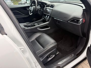 Jaguar F-Pace - 10