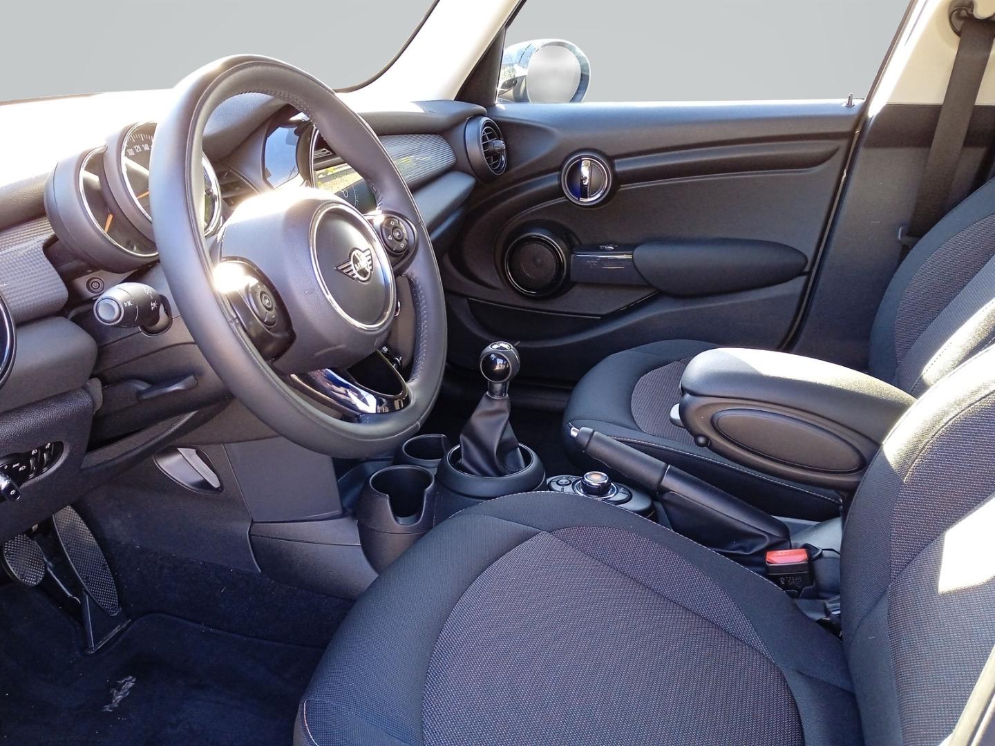 MINI Cooper 5-Türer Navi LED Sitzheizung PDC DAB Mult
