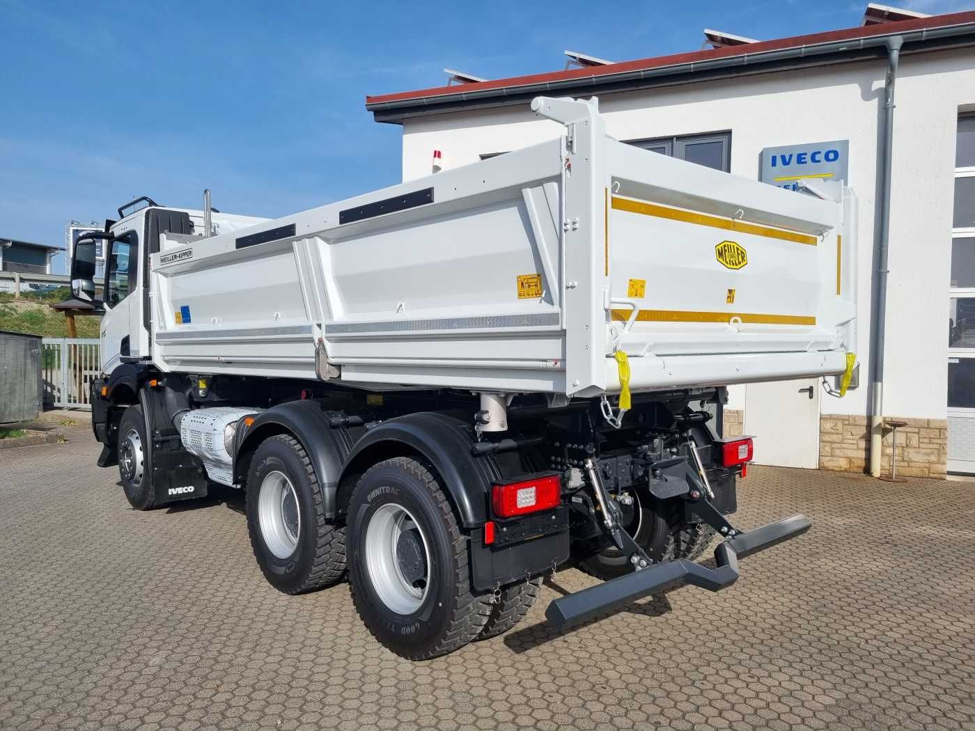 Fahrzeugabbildung Iveco AD300X48Z HR OFF 6x4 Meiller-Kipper + Bordmatik