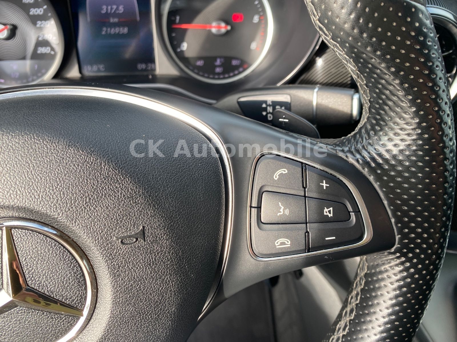 Fahrzeugabbildung Mercedes-Benz V 300 d EDITION 4MATIC lang/7Sitze/Navi/Kam./LED