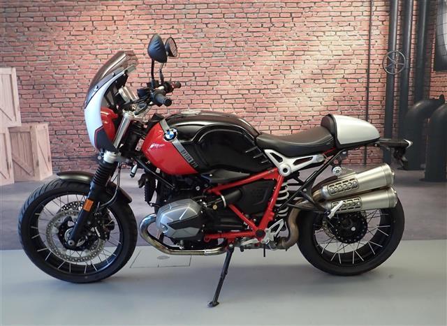 BMW R nineT Scrambler Premium Selection !