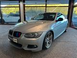 BMW 325i LCI Cabrio M-Sportpaket*2.Hand.*TOP! - silberne BMW 325