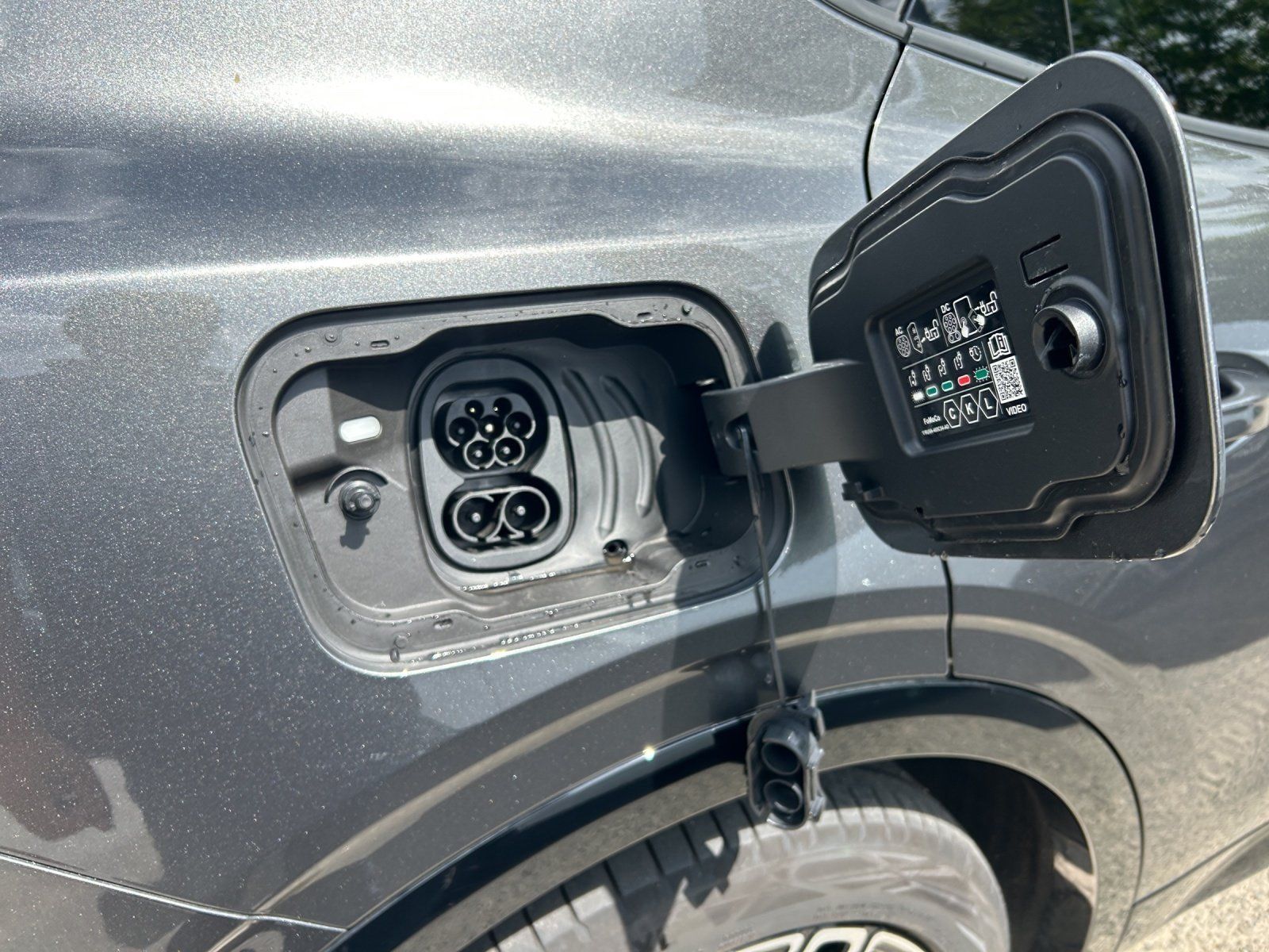 Fahrzeugabbildung Ford Capri Premium 79KW 340PS Glasdach AHK PDC