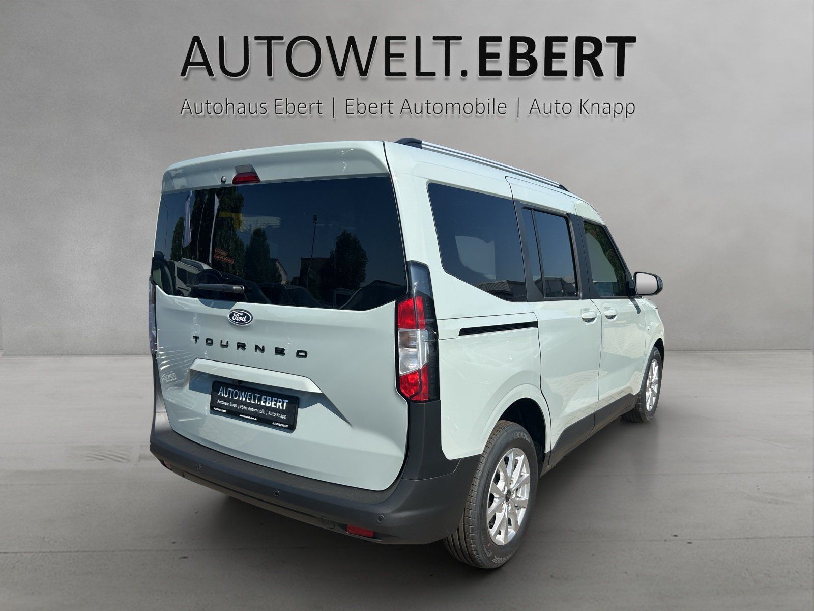 Fahrzeugabbildung Ford Tourneo Courier Titanium Automatik