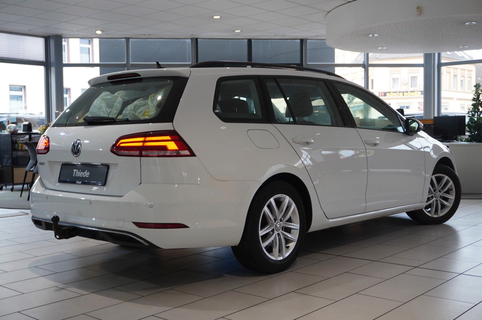 Fahrzeugabbildung Volkswagen Golf VII Variant 1.6 TDI NAVI/LED/SH/ACC/PDC/AHK